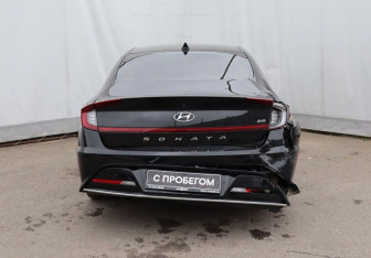 Подержанный автомобиль Hyundai Sonata 2023 года (5 фото)