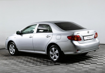 Подержанный автомобиль Toyota Corolla Sedan 2008 года (7 фото)