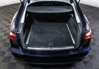 Подержанный автомобиль Audi A6 Wagon 2018 года (10 фото)