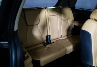 Подержанный автомобиль Kia Carnival 2021 года (9 фото)