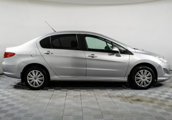Подержанный автомобиль Peugeot 408 2012 года (4 фото)