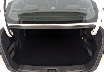 Подержанный автомобиль Ford Fiesta Sedan 2015 года (22 фото)