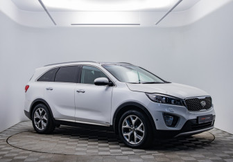 Подержанный автомобиль Kia Sorento 2017 года (3 фото)
