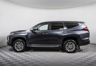 Подержанный автомобиль Mitsubishi Montero Sport 2022 года (8 фото)