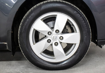 Подержанный автомобиль Renault Fluence 2010 года (21 фото)