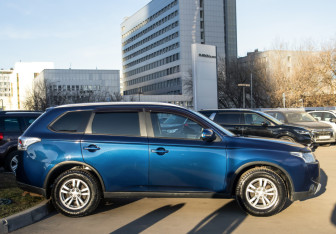 Подержанный автомобиль Mitsubishi Outlander 2014 года (3 фото)