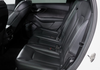 Подержанный автомобиль Audi Q7 2019 года (10 фото)