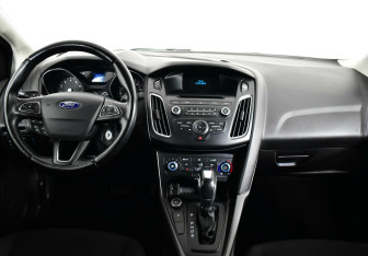 Подержанный автомобиль Ford Focus Hatchback 2016 года (8 фото)
