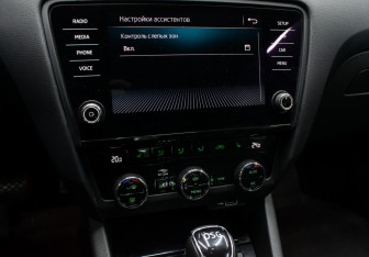 Подержанный автомобиль Skoda Octavia Liftback 2018 года (19 фото)