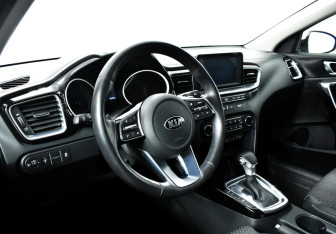 Подержанный автомобиль Kia Ceed Hatchback 2019 года (7 фото)