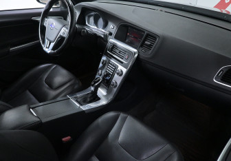 Подержанный автомобиль Volvo S60 2017 года (9 фото)