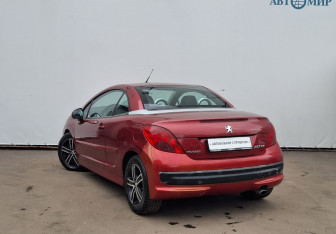 Подержанный автомобиль Peugeot 207 Convertible 2008 года (7 фото)