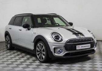 Подержанный автомобиль MINI Clubman Wagon 2019 года (3 фото)