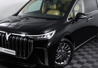 Подержанный автомобиль Voyah Dream 2023 года (26 фото)