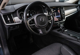 Подержанный автомобиль Volvo V90 2020 года (13 фото)