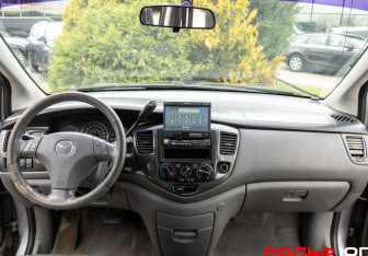 Подержанный автомобиль Mazda MPV 2004 года (11 фото)