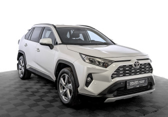 Подержанный автомобиль Toyota RAV4 2021 года (3 фото)