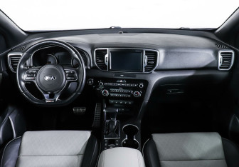Подержанный автомобиль Kia Sportage 2017 года (10 фото)