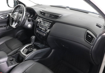 Подержанный автомобиль Nissan Qashqai 2022 года (10 фото)