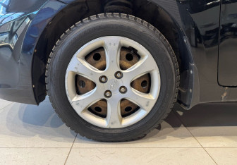 Подержанный автомобиль Hyundai Solaris Sedan 2013 года (17 фото)