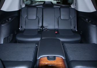 Подержанный автомобиль Infiniti QX80 2017 года (35 фото)