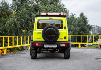 Подержанный автомобиль Suzuki Jimny 2021 года (5 фото)