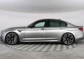 Подержанный автомобиль BMW M5 Sedan 2019 года (5 фото)