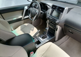 Подержанный автомобиль Toyota Land Cruiser Prado 2010 года (9 фото)