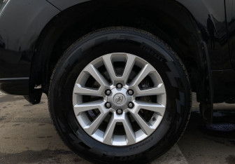 Подержанный автомобиль Toyota Land Cruiser Prado 2013 года (9 фото)