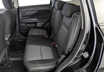 Подержанный автомобиль Mitsubishi Outlander 2019 года (18 фото)