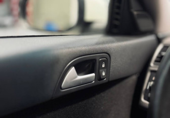 Подержанный автомобиль Volvo S40 2008 года (15 фото)