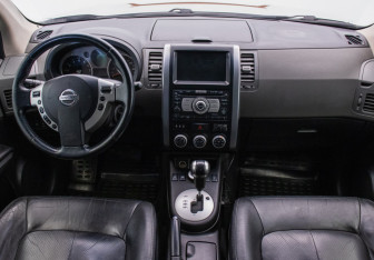 Подержанный автомобиль Nissan X-Trail 2008 года (13 фото)