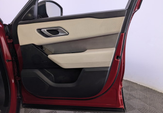 Подержанный автомобиль Land Rover Range Rover Velar 2019 года (25 фото)