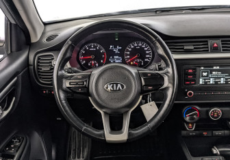 Подержанный автомобиль Kia Rio Hatchback 2021 года (21 фото)