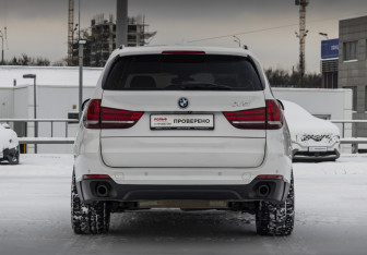 Подержанный автомобиль BMW X5 2014 года (6 фото)