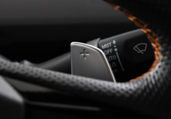 Подержанный автомобиль Changan UNI-V 2023 года (15 фото)