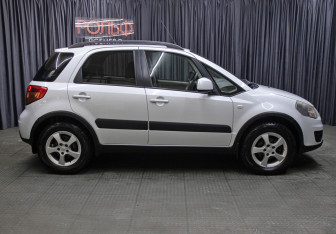 Подержанный автомобиль Suzuki SX4 Hatchback 2014 года (4 фото)