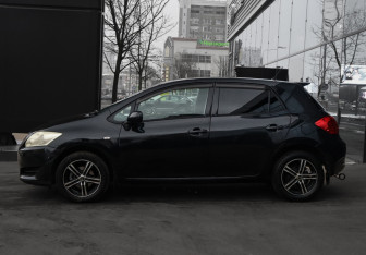 Подержанный автомобиль Toyota Auris Hatchback 2008 года (8 фото)