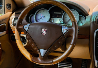 Подержанный автомобиль Porsche Cayenne 2007 года (14 фото)