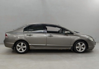 Подержанный автомобиль Honda Civic Sedan 2007 года (4 фото)