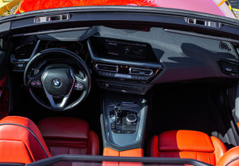 Подержанный автомобиль BMW Z4 Roadster 2020 года (9 фото)