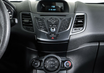 Подержанный автомобиль Ford Fiesta Sedan 2016 года (13 фото)