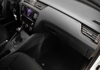 Подержанный автомобиль Skoda Octavia Liftback 2019 года (25 фото)