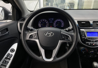 Подержанный автомобиль Hyundai Solaris Sedan 2012 года (13 фото)