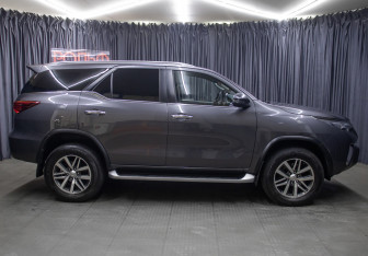 Подержанный автомобиль Toyota Fortuner 2018 года (4 фото)