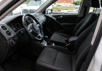Подержанный автомобиль Volkswagen Tiguan 2015 года (15 фото)