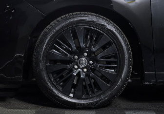 Подержанный автомобиль Toyota Alphard 2019 года (32 фото)