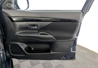 Подержанный автомобиль Mitsubishi Outlander 2021 года (25 фото)