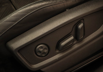 Подержанный автомобиль Audi Q5 2017 года (19 фото)