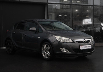 Подержанный автомобиль Opel Astra Hatchback 2010 года (3 фото)